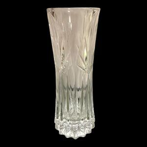 Vintage Crystal Style Swirl Bud Vase 6” Scalloped Base Cut Glass Mantel Decor